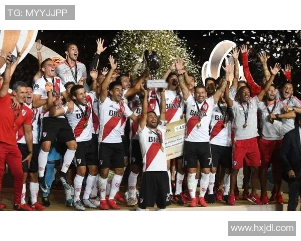 河床队与拉普拉塔大学的激烈对决揭示足球的魅力与激情