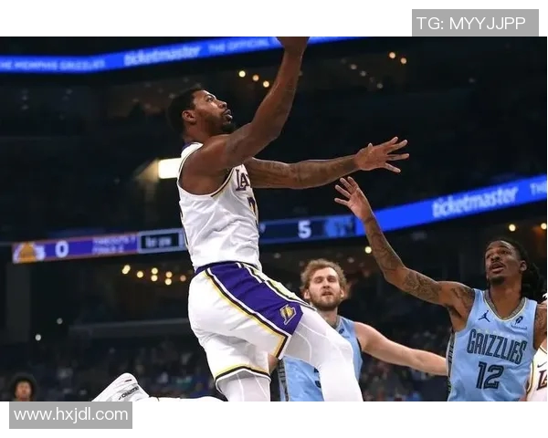 2009年湖人队与灰熊队激战回顾：经典对决与精彩瞬间的重温